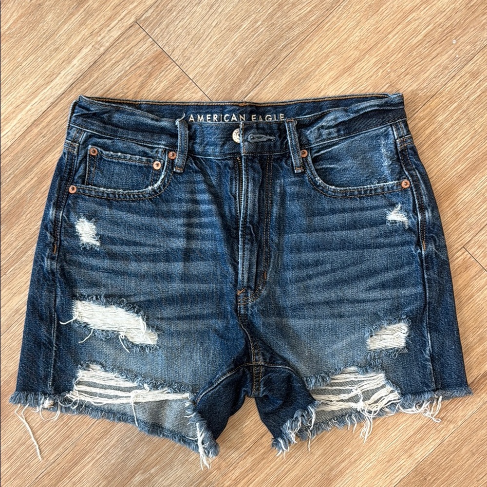 American Eagle 90s boyfriend shorts